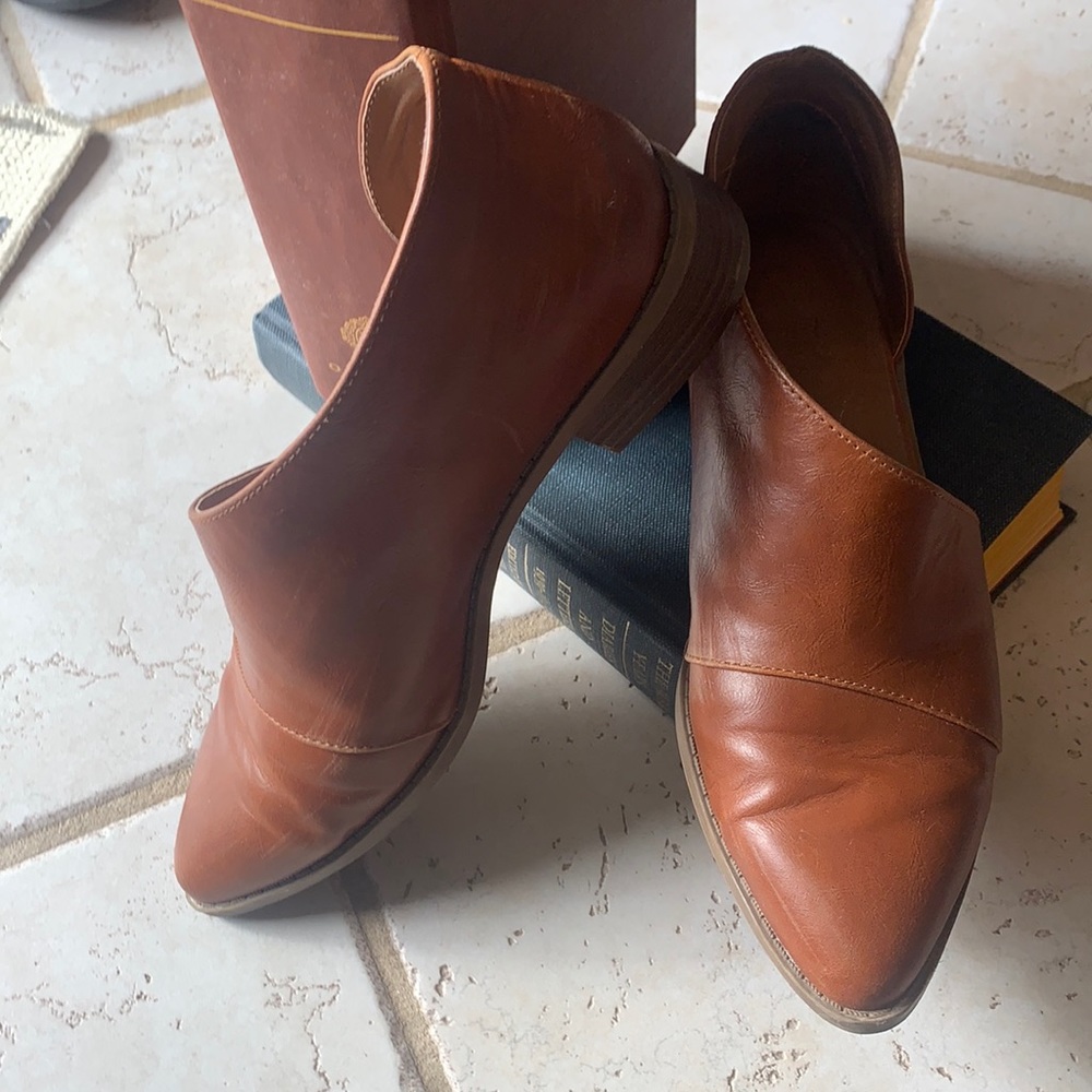 UNIVERSAL Threads Brown Ankle boots 7